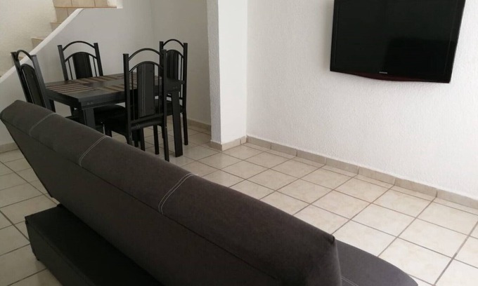 S.M. 57 House | Cozy House in Cancún: 15 Min to Beach with Pool & Spa