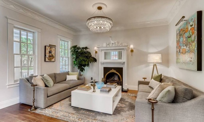 Longmont House | Experience the Coolest Neighborhood with Pet-Friendly Amenities