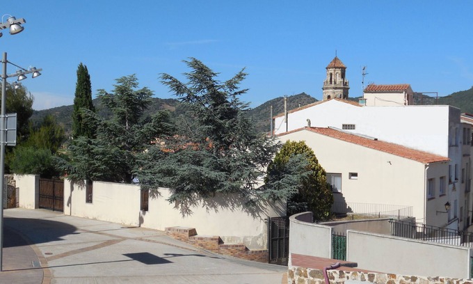 Falset House | House in Falset with a garden in a fantastic location next to the castle