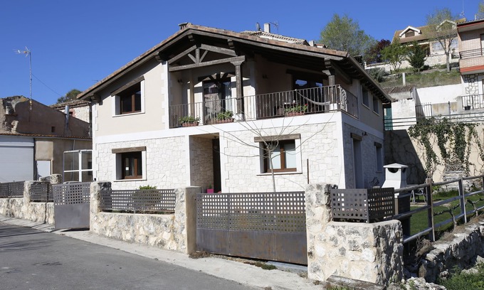 Fompedraza House | Pet-Friendly Getaway in Fompedraza for Up to 8 Guests