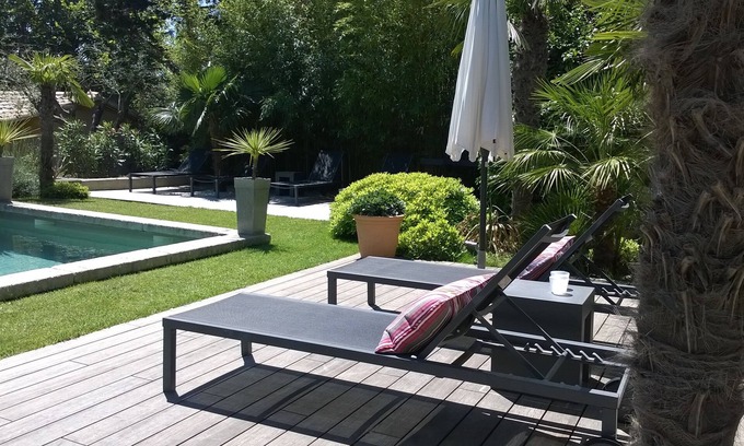 Villeneuve-les-Avignon House | Indulge in Comfort at House in Provence with Private Pool