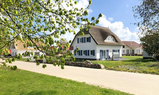 Trent House | Idyllic Villa Morgensünn with Spa, Terrace & Garden Retreat