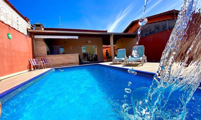 Raul Cury House | Stunning House in Itanhaém with Pool, Steps from the Beach