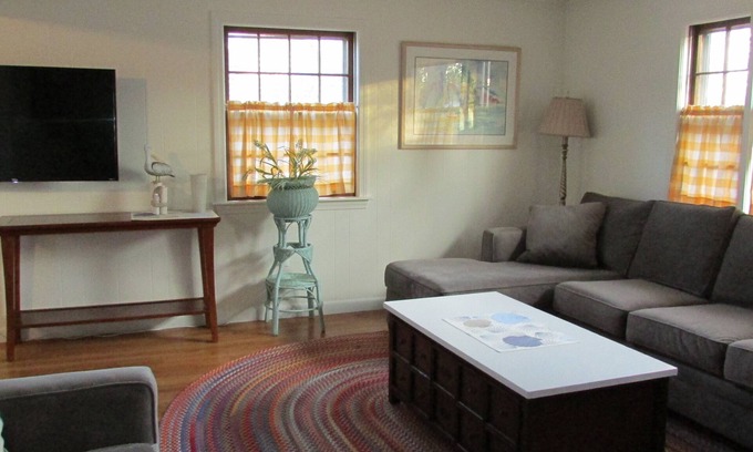 Teaticket House | Idyllic House in Marivista: Walk to Great Pond Kayaking