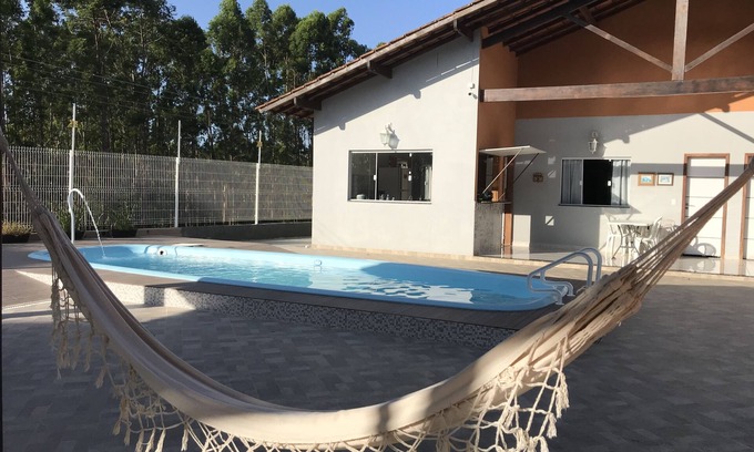 Nova Guarapari House | Inviting House in Meaípe: Suites with Pool & Barbecue