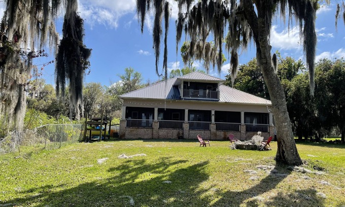 Melrose House | Family-Friendly House in Melrose by Lake Sante Fe