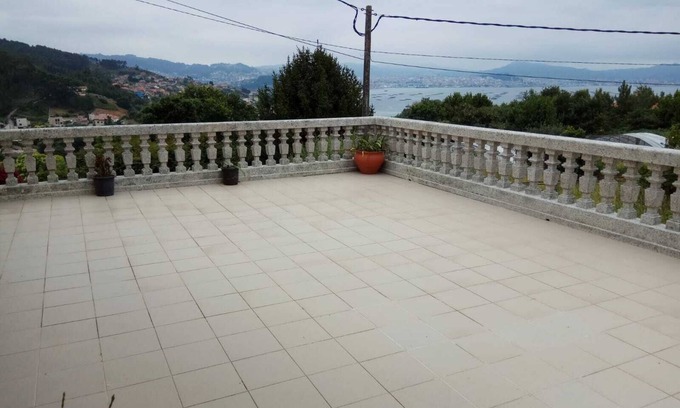 Meira House | Cozy House in Moaña with Ocean Views near Beautiful Beaches