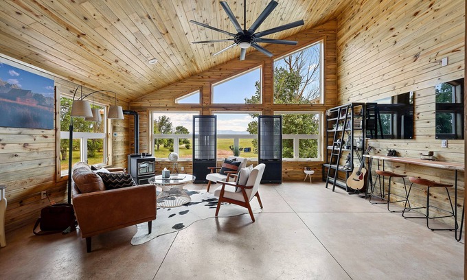 Colorado Springs House | Experience a Cozy House in Peyton with Theater & Mountain Views