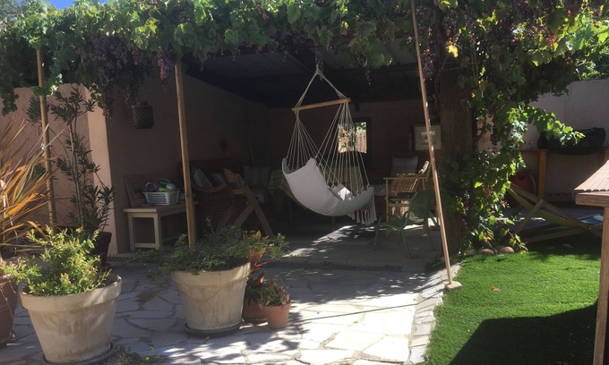 Jonquerettes Villa | Cozy House in Provence: Pet-Friendly Retreat near Avignon