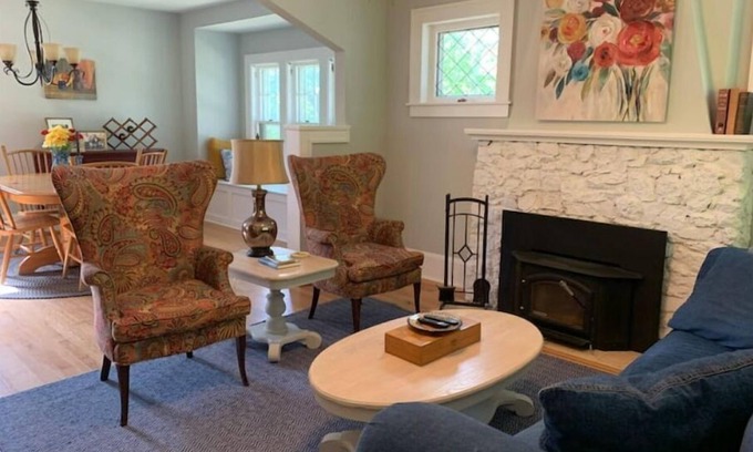West Allis House | Discover Comforts in Quiet Milwaukee Area with Pet-Friendly Amenities