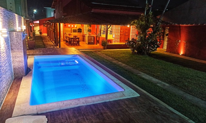 Extensao do Bosque House | Charming House in Rio das Ostras with Pool & Hot Tub