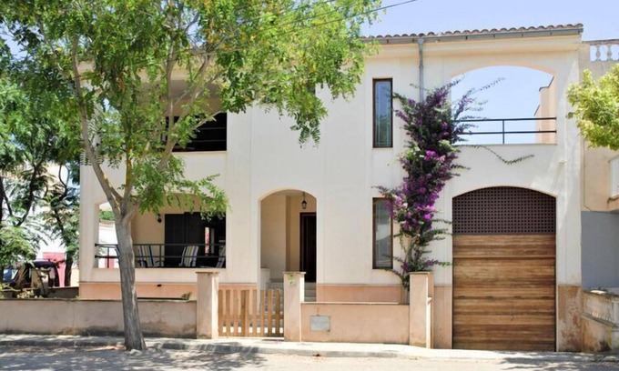 S'illot House | House in S'Illot near Sandy Beach