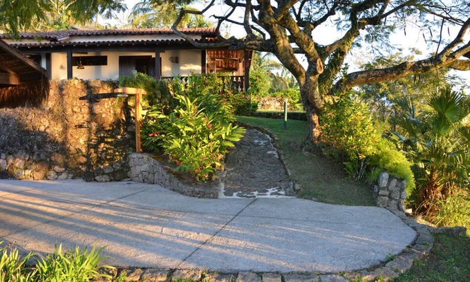Siriuba House | Coastal Retreat in Ilhabela with Oceanfront Views