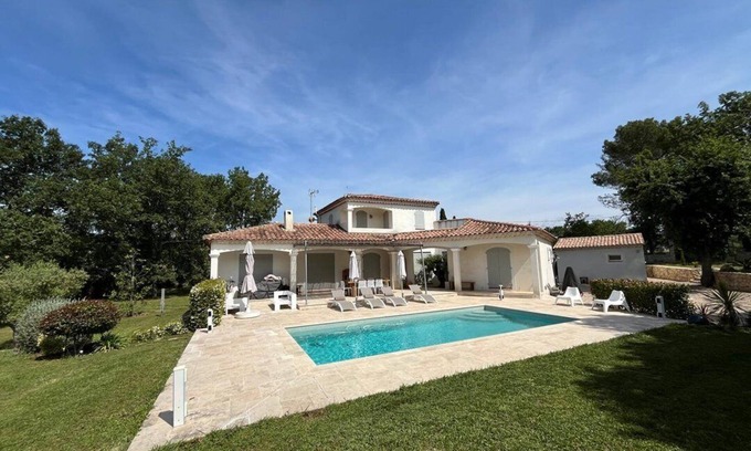 Saint-Paul-en-Foret House | Beautiful House in St Paul en forêt with Private Pool