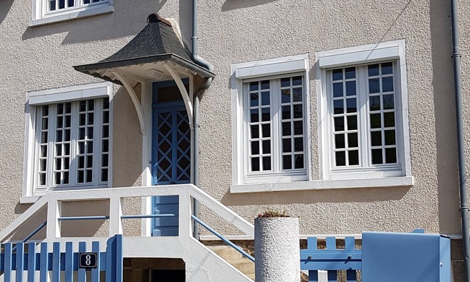 Saint-Briac-sur-Mer House | Tranquil House Steps from the Beach in Saint Briac