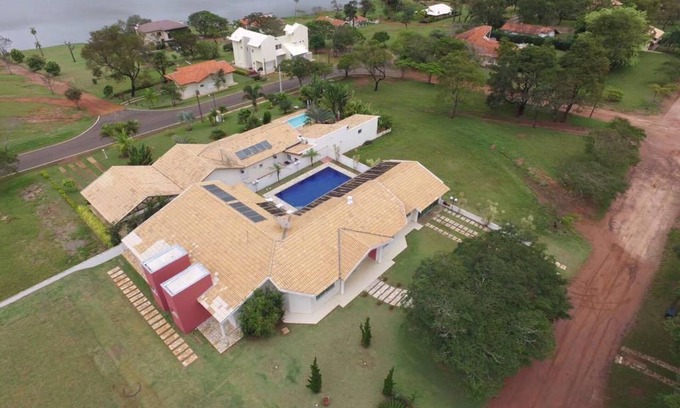 Paranapanema Cottage | Relaxing House in the Dam: Pool & Nature-Filled Suites