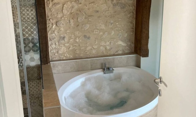 Caprino Veronese Apartment | Relaxing Retreat Near Lake Garda with Hot Tub & Spa