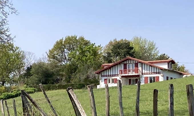 Ahetze House | Guest Rated 10/10: House in the Meadow Guethary Getaway
