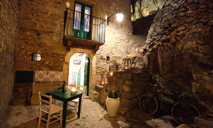 Mistretta House | Mountain Retreat: Perfect Getaway Near the Sea Awaits