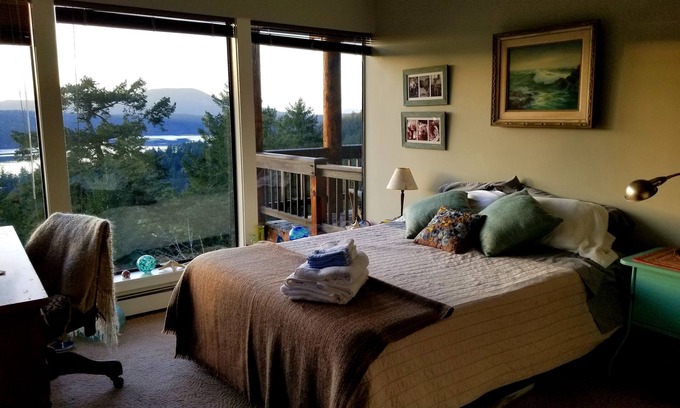 Rosario House | Tree Tops Retreat: Pet-Friendly Stay with Top Reviews