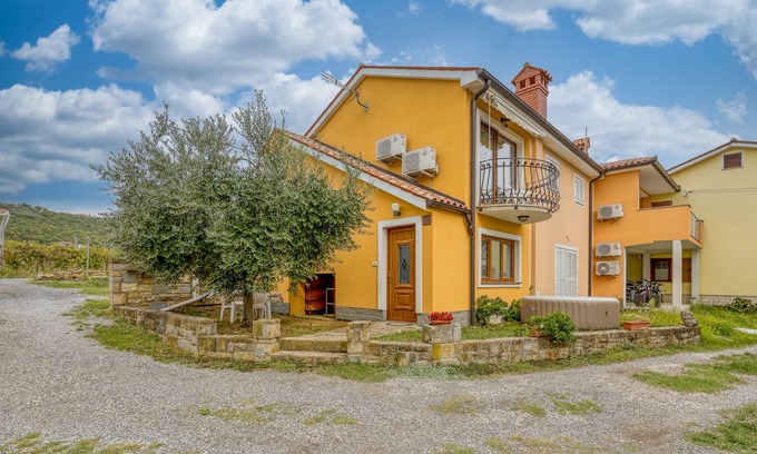 Ankaran House | Guest Rated 10/10: House In The Vineyards, Ankaran