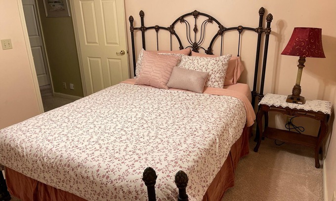 Placerville House | Cozy Retreat for Families and Couples in Town