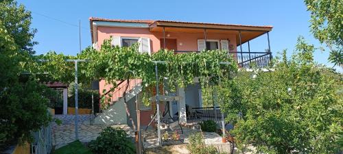 Kamarina House | Pet-Friendly House in Zaloggo with Oceanfront Views