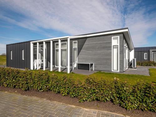 Wemeldinge House | Modern Chalet with Unobstructed Views in Zeeland