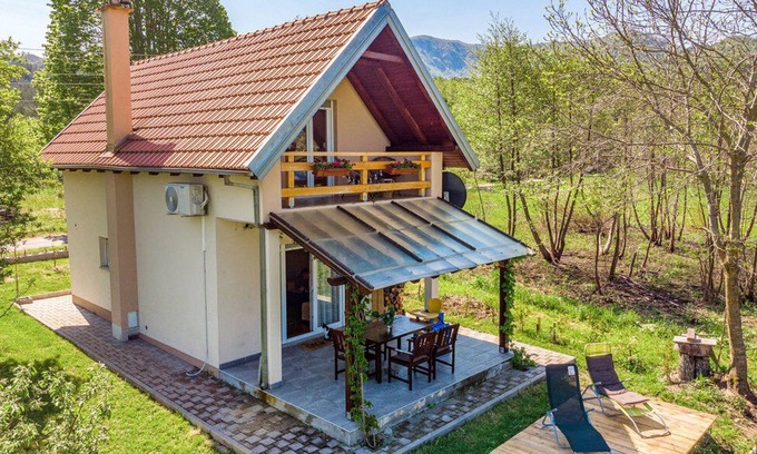 Gracac House | Inviting House Jasenak with Oceanfront Views in Kunovac