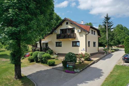Seliste Dreznicko Apartment | House Jelena: 4-Star Pet-Friendly Retreat with Ocean Views