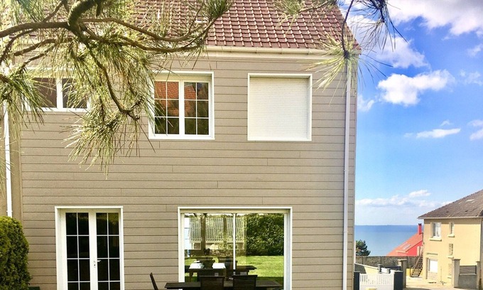 Equihen-Plage House | Seaside Retreat at House La Margaret with Pool & Views