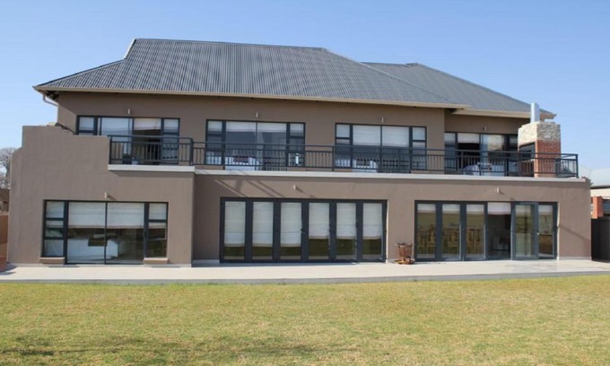 Vredefort House | Discover Family-Friendly Comfort at 313 Tarentaal Street