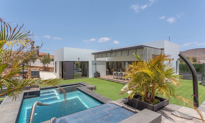 Triquivijate House | Exclusive Villa Laian with Private Pool and Top Amenities