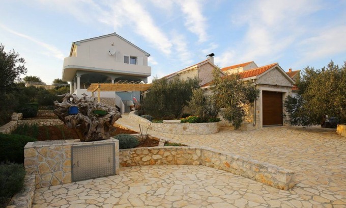 Premuda House | House Lavanda: Oceanfront Retreat with Private Pool