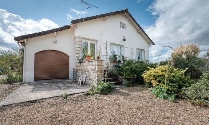 Dampierre-en-Burly House | Top-Rated Les Hortensias Colette: Family & Pet-Friendly Stay