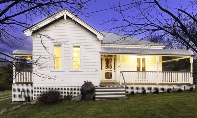 Wee Jasper House | Serene House on 40 Acres with River Views and Kitchen