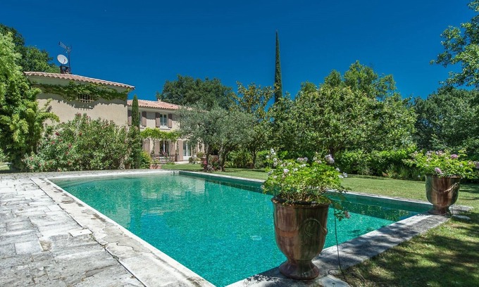 Provence House | Experience House Luberon: Pet-Friendly Oasis Near Aix en Provence