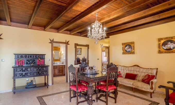 Fuentes de Andalucia Ski Chalet | Guest Rated 10/10: House Ludima with Private Pool & Kitchen