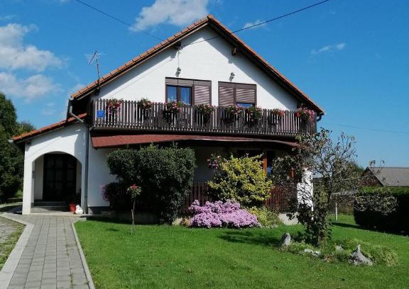 Catrnja Apartment | Exceptional House Mihaela&nina: Pet-Friendly Retreat