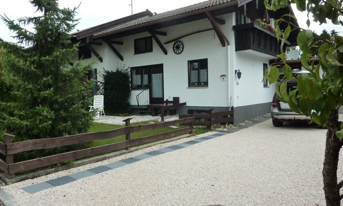 Uebersee Apartment | Explore House Monika: Pet-Friendly Retreat at Chiemsee