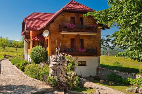 Vrelo Korenicko House | Enchanting House Mrzlin Grad with Oceanfront Pool & Dining