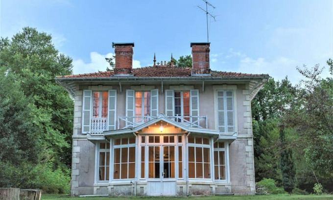 Biganos House | Family-Friendly Retreat Near Arcachon Basin with Pool