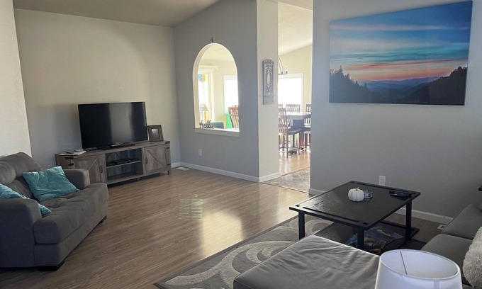 Boring House | Ideal Retreat by Mt Hood and Columbia River for Families