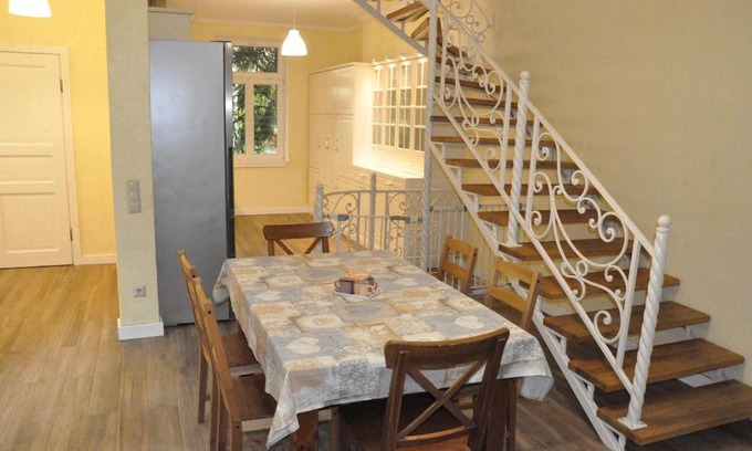 Hutteldorf House | Convenient House near Schönbrunn with Free Parking & 24/7 Check-In