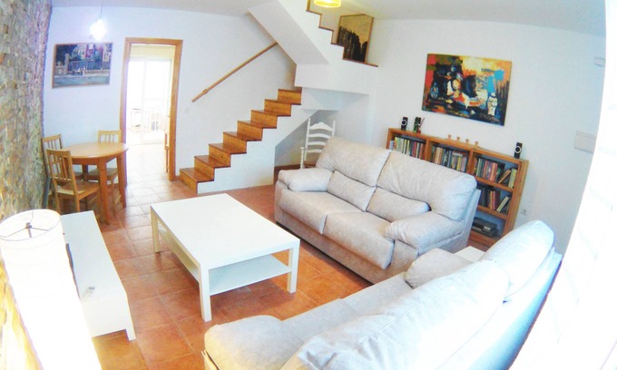 Santiponce House | Family-Friendly House Next to Itálica with Kitchen Amenities