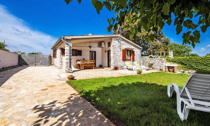 Krmed House | Relaxing House Nino with Garden, Rated 10/10 by Guests