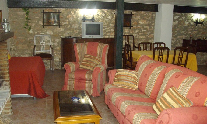 Humilladero House | Discover House no. 02: Family-Friendly Stay with Pool