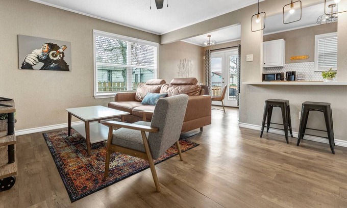 College Station Apartment | Experience House-O-Blues: Walk to A&M, Pet-Friendly Stay