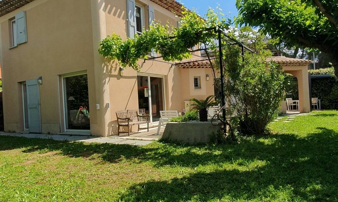 Aix-en-Provence House | Idyllic House with Pool and Garden Near Aix en Provence