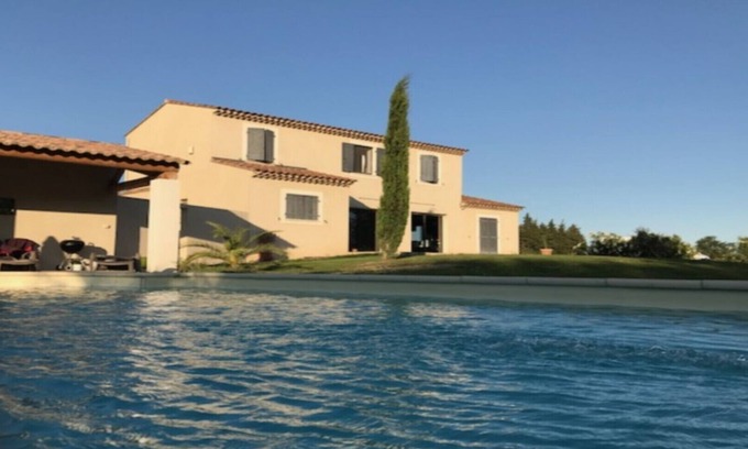 Rognonas House | Charming House with Private Pool Near City of the Popes